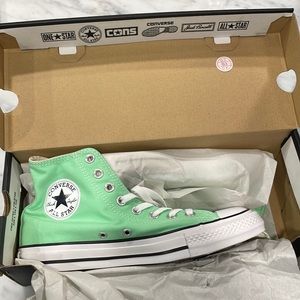 Converse NIB green tennis shoes 7 mens 9 womens hi top